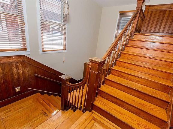 2nd image of 153 Regent St