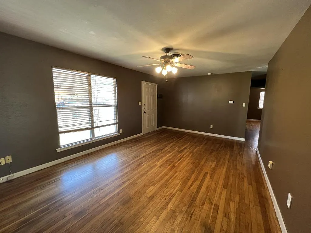 1002 S 3rd St — Photo 3