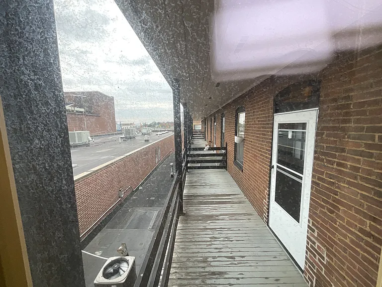 5 Center Sq — Photo 18