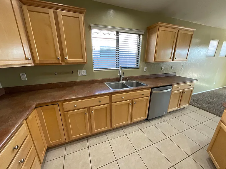 10434 E Rose Hill St — Photo 8