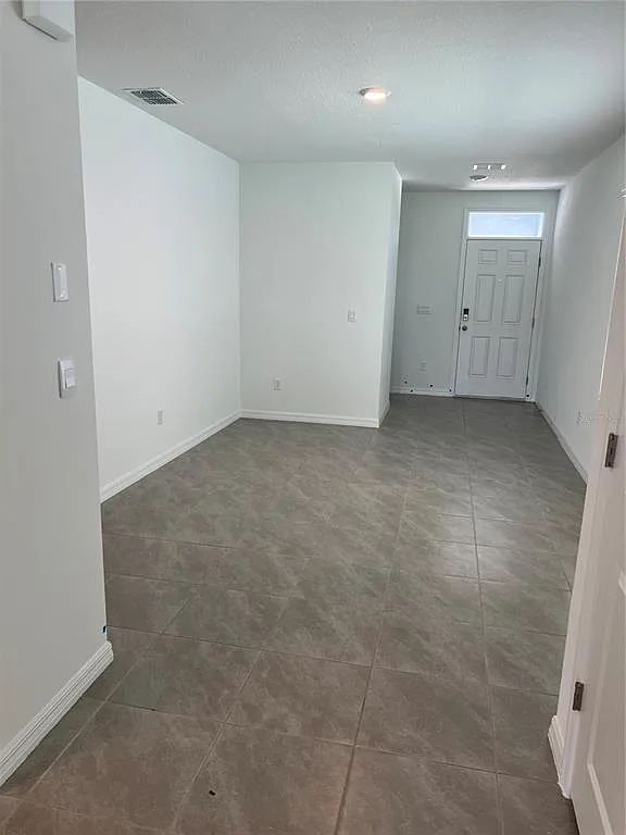 3 bed, 2.0 bath, 1516 sqft, $2,400 — Photo 2