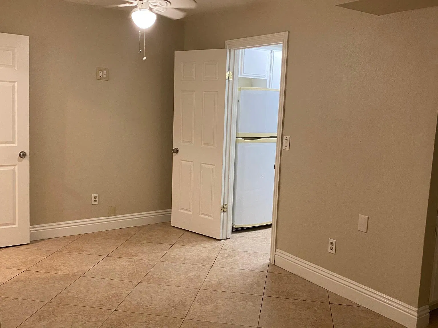 1145 N Dresden St — Photo 4