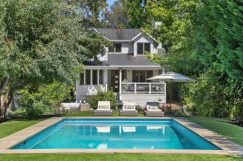 18 Redwood Dr Photo 1