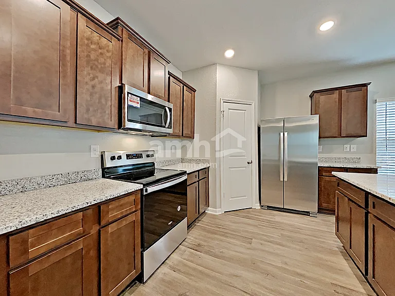 3395 Ridge Hill Pkwy — Photo 3