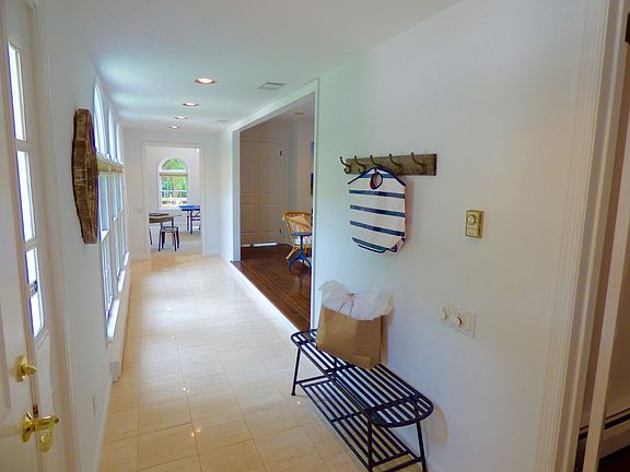3rd image of 19 Quogue St