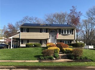 29 Phillips Dr, Old Bridge, NJ 08857