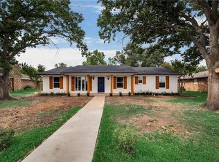 2137 Wellington Dr, Grand Prairie, TX 75051