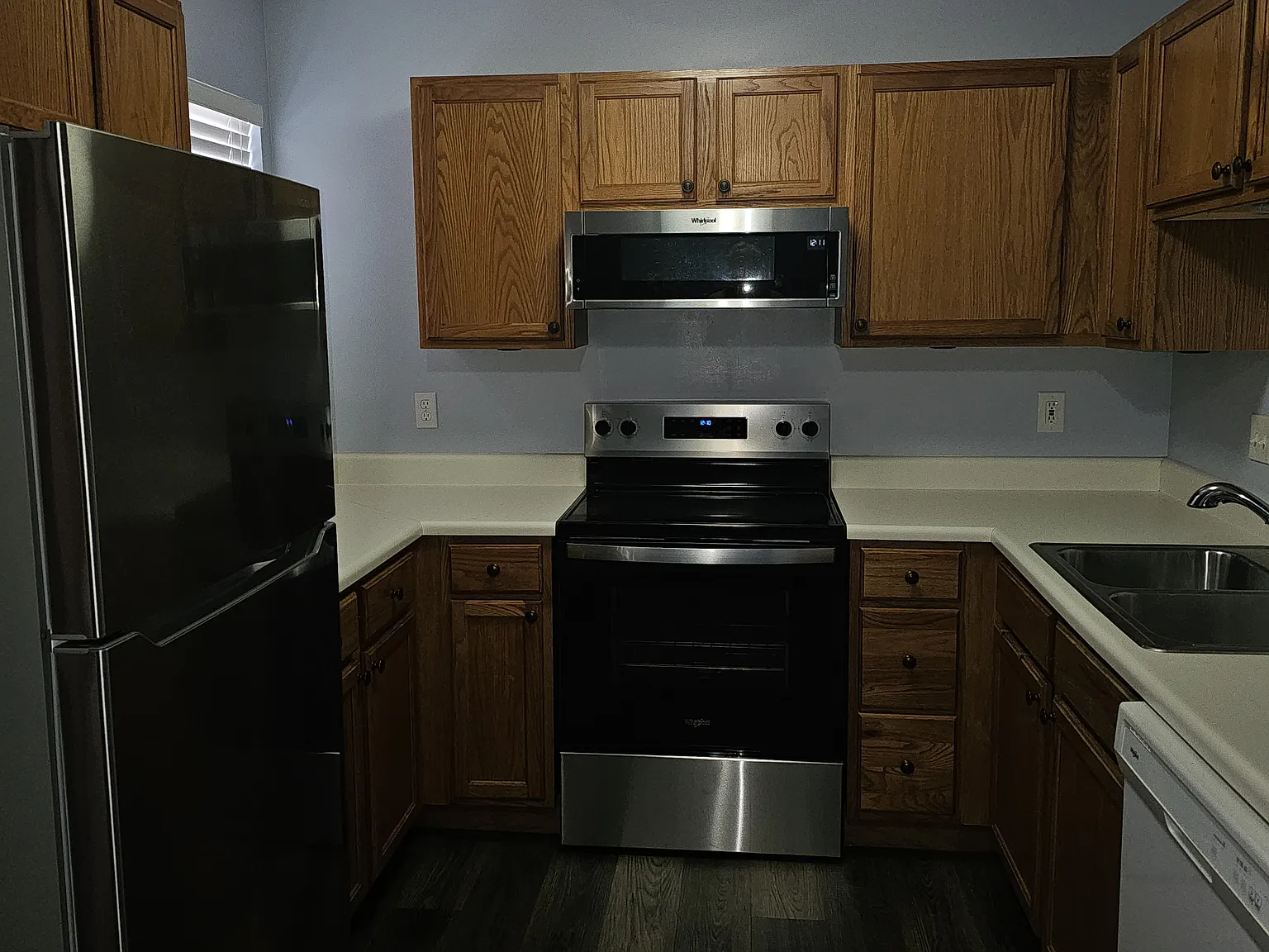 2 bed, 1025 sqft, $1,300 — Photo 2