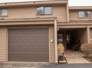 807 Stone Ridge Pl, Dubuque, IA 52001