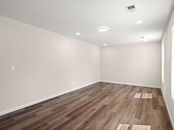 4th image of 1227 Pineville Cir