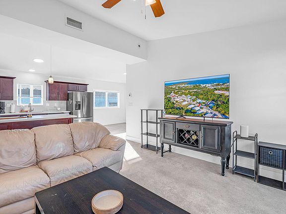 4th image of 34 Hibiscus Ln