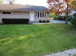 73 Golfview Rd, Lake Zurich, IL 60047