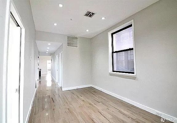 3rd image of 9 W 70th St #3
