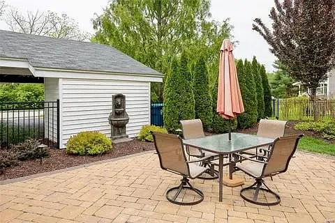 433 Briarhill Ct — Photo 15