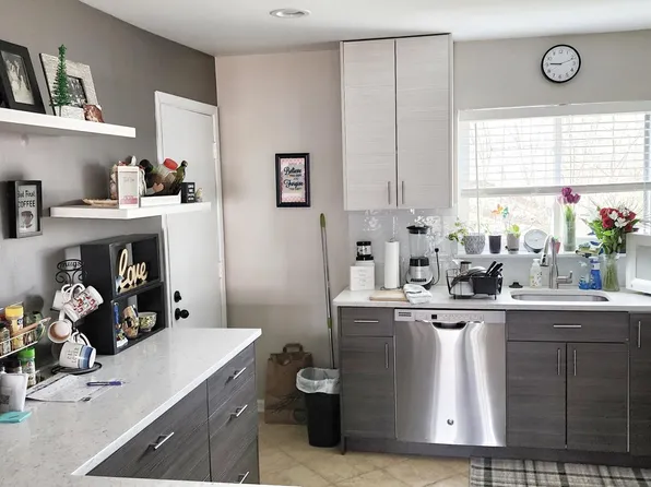 4202 Central Rd #1X, Glenview, IL 60025