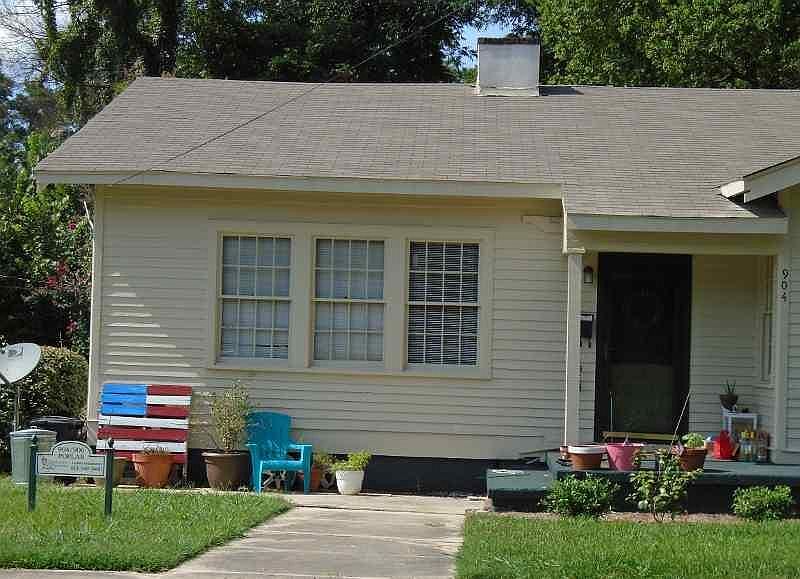 2nd image of 904 Poplar Blvd #A