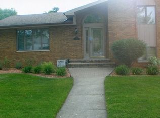 2666 Castlewood Dr, Dyer, IN 46311