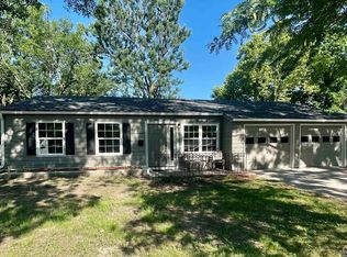 2933 SW Burnett Rd, Topeka, KS 66614