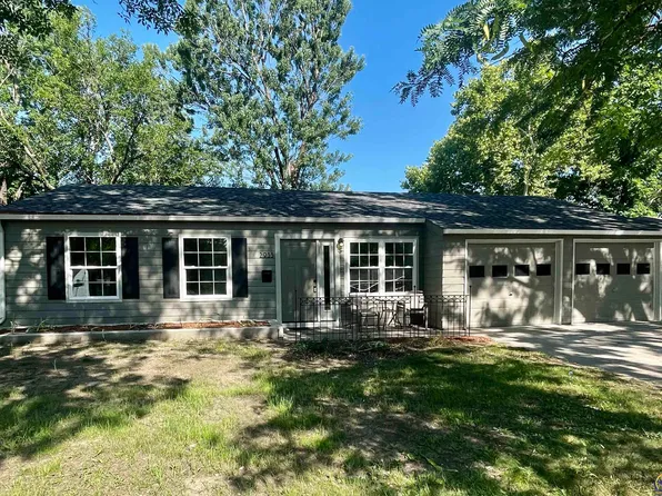 2933 SW Burnett Rd, Topeka, KS 66614