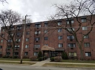 835 Pearson St APT 207, Des Plaines, IL 60016