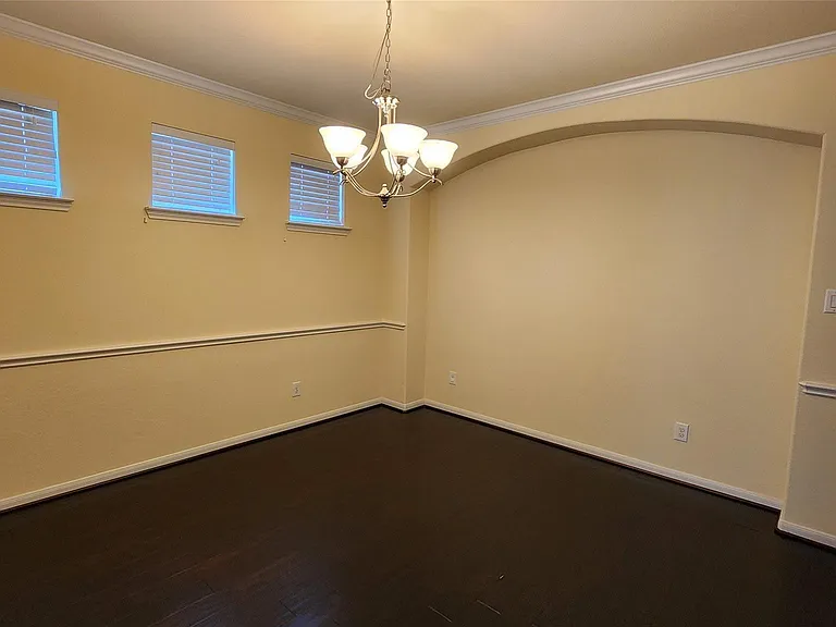 2318 Nashmor Dr — Photo 13