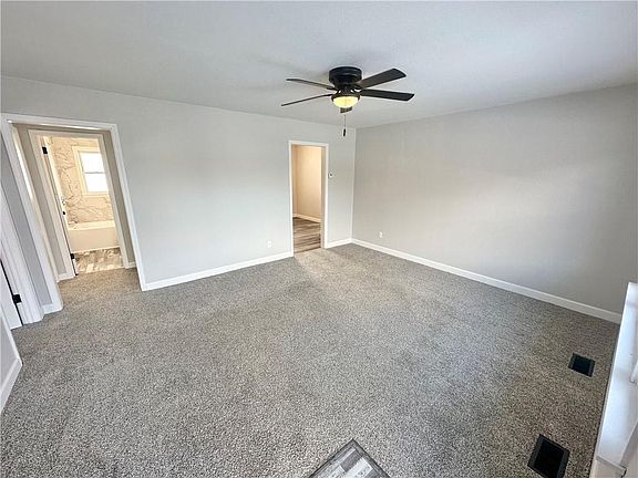 2nd image of 619 W Dakota St