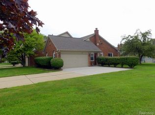 15609 Golfview Dr #5, Riverview, MI 48193