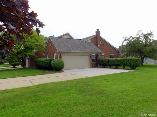 15609 Golfview Dr #5, Riverview, MI 48193