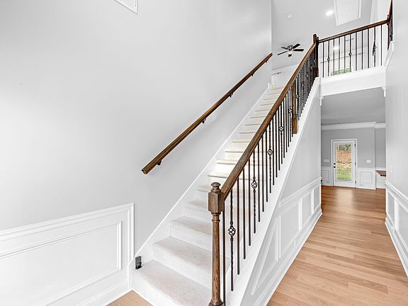 4th image of 265 Delbourne Ln