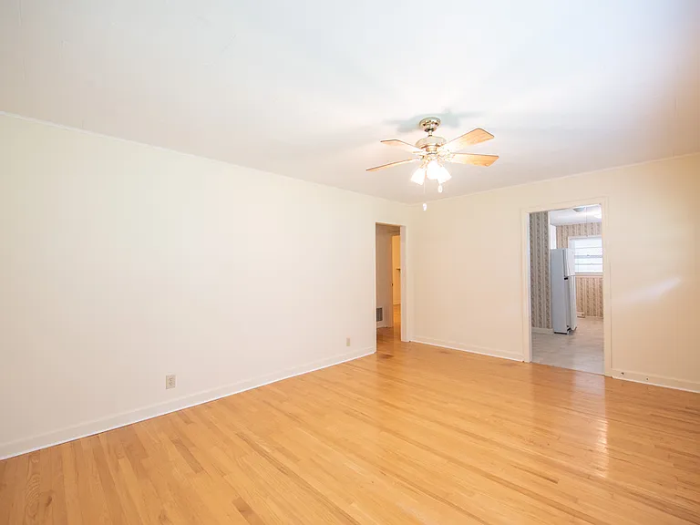 327 Long St — Photo 7