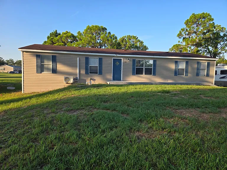 595 Maxanna Ave — Photo 1