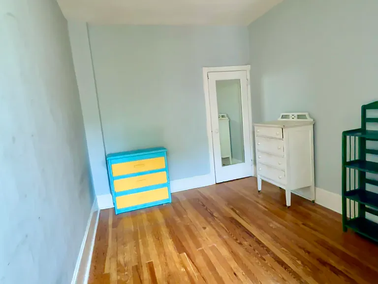 furniture can be removed if not needed