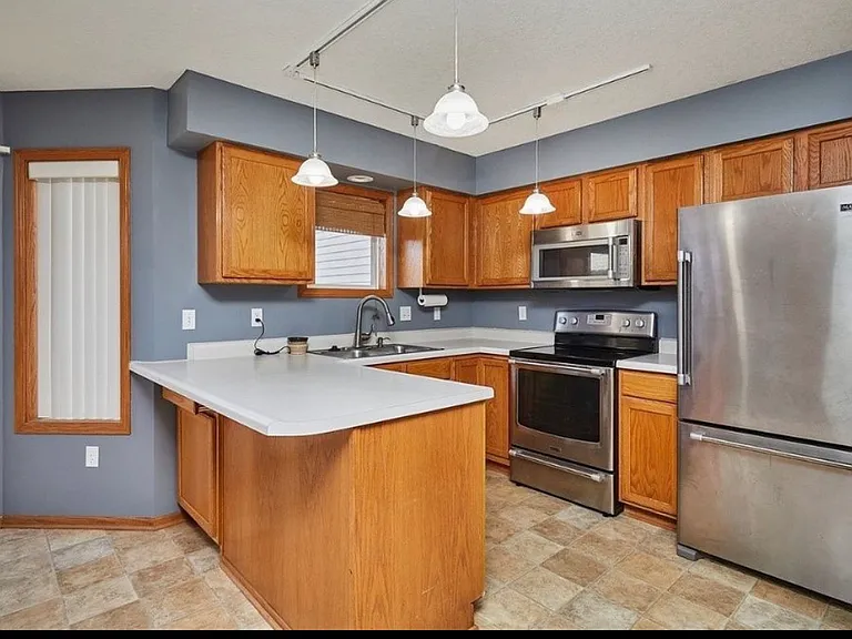 221 N Cherokee Dr — Photo 6