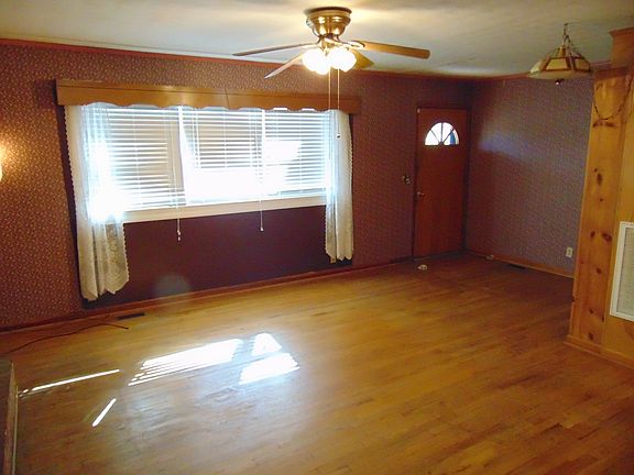 3rd image of 47 Simmons Cir
