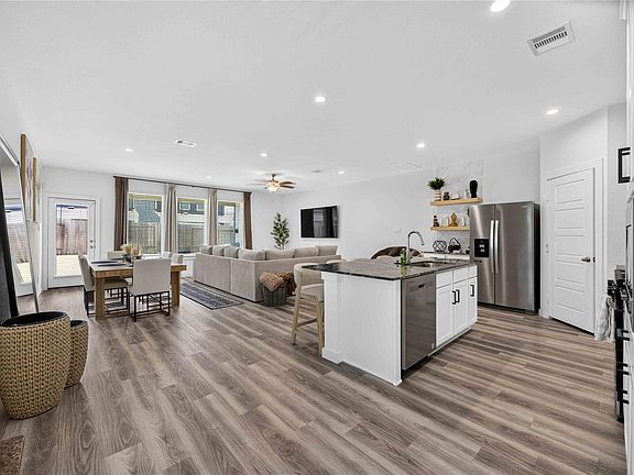 4th image of 10419 Pelham Crescent Ct