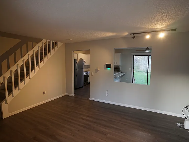 188 Moreland Ave — Photo 4