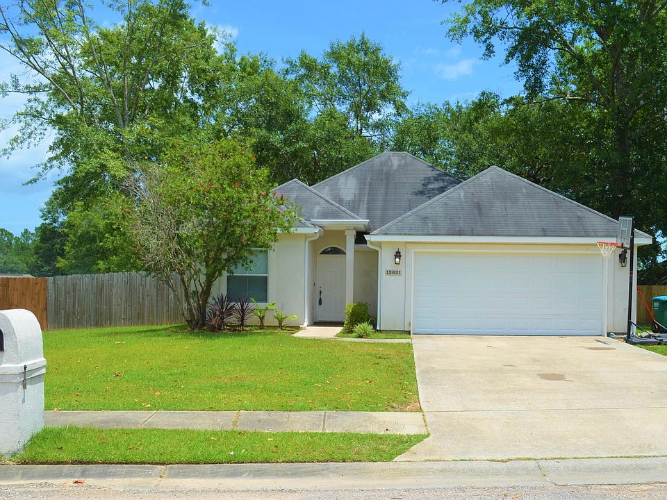 1st image of 13621 Hidden Oaks Dr