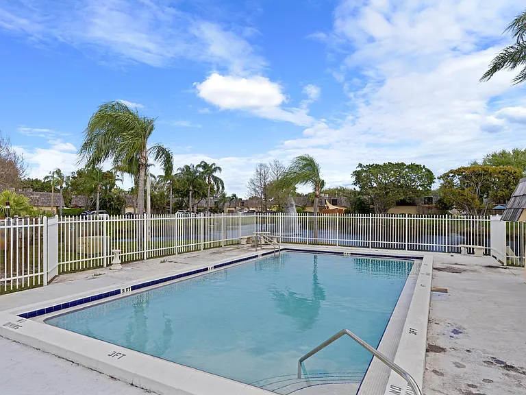 2327 Waterside Dr — Photo 16
