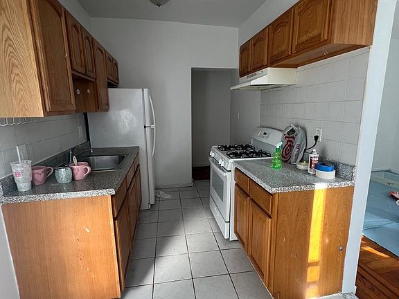 4th image of 3603 168th St #2C