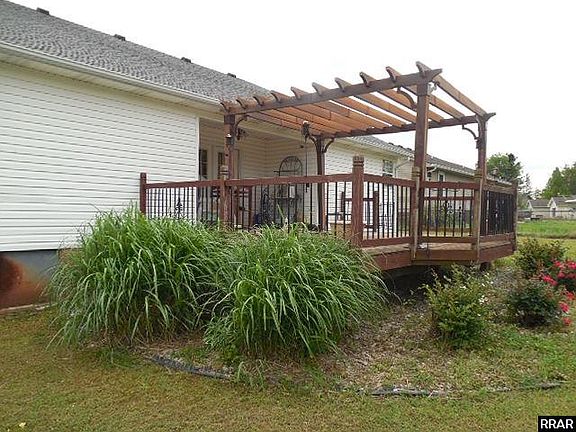 3rd image of 816 Mosswood Dr