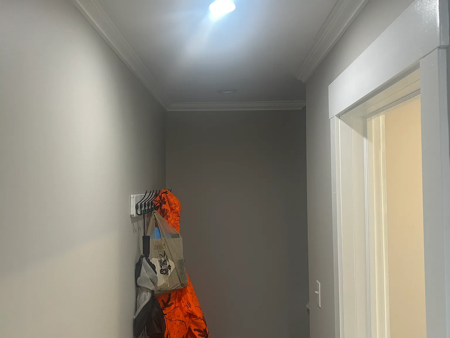 1 bed, 1.5 bath, 2200 sqft, $1,600 — Photo 3