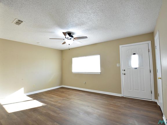 3rd image of 1704 Laura Ln