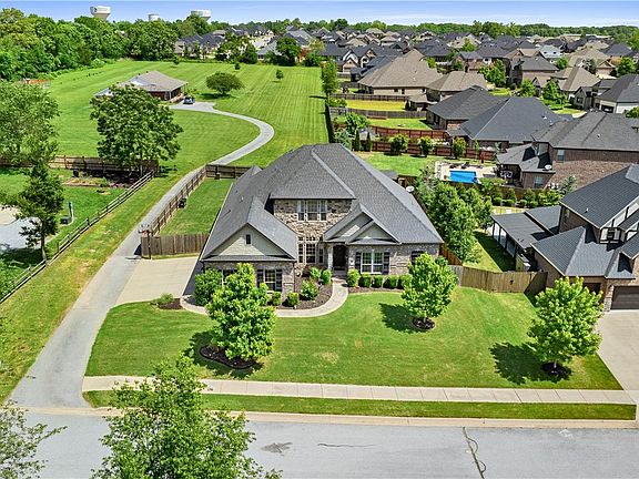 3rd image of 110 Brookshire Ln