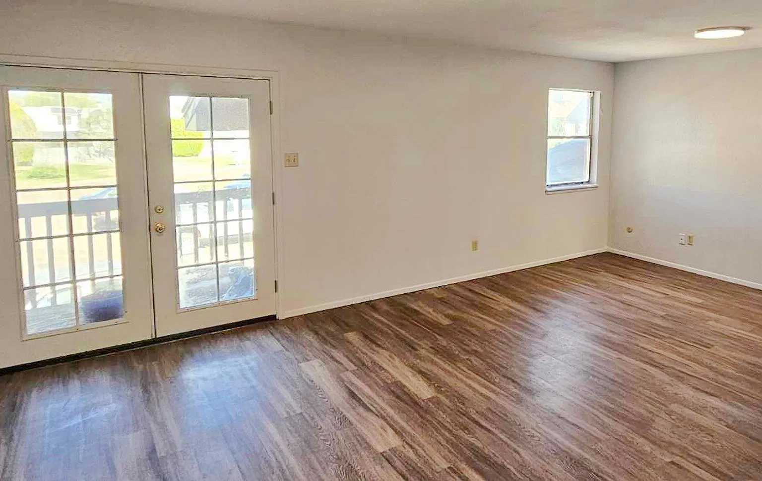 724 Laurelwood Dr — Photo 3