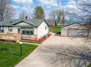 7133 Lakeshore Dr, Racine, WI 53402