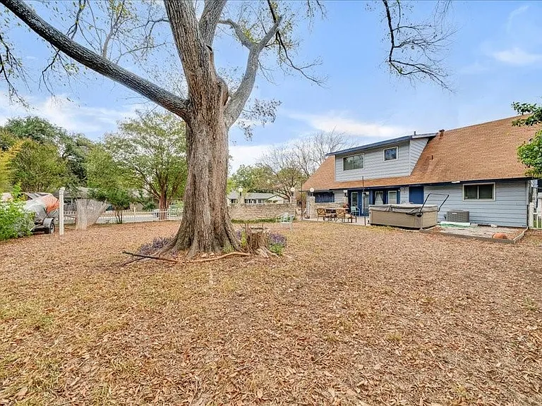 8001 Briarwood Ln — Photo 32