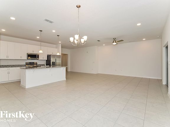 5th image of 327 Corbel Ln