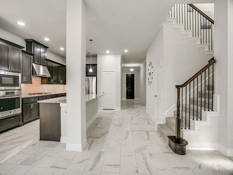 2717 Trinity Trail Way — Photo 3