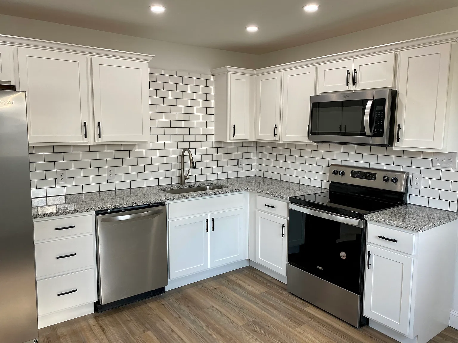 3 bed, 1025 sqft, $2,500 — Photo 3
