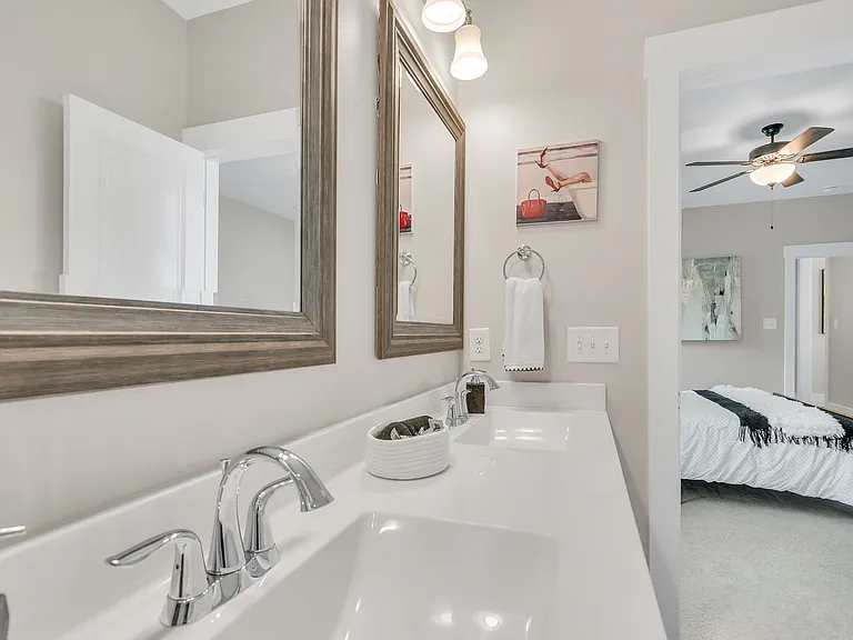 510 Eugene St — Photo 7